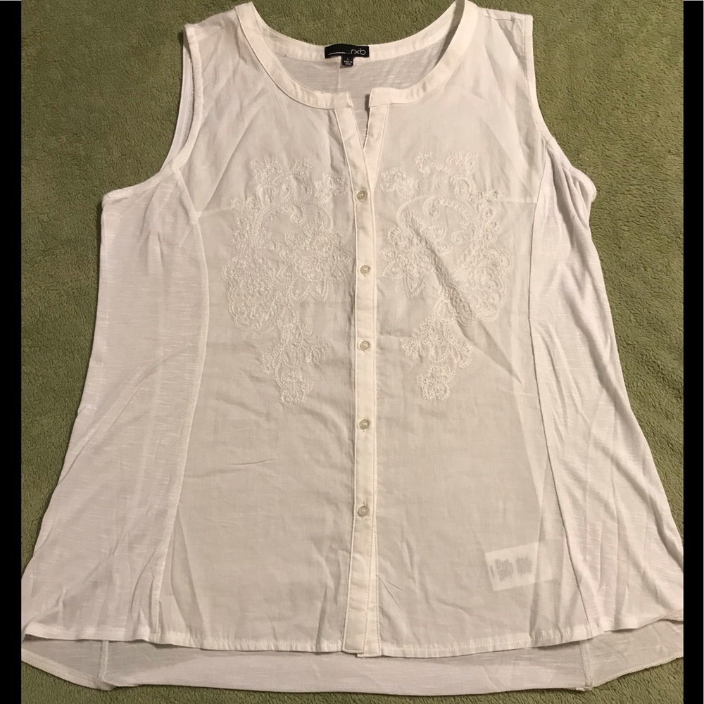 SALE! White on white embroidery top. RBX. NWOT